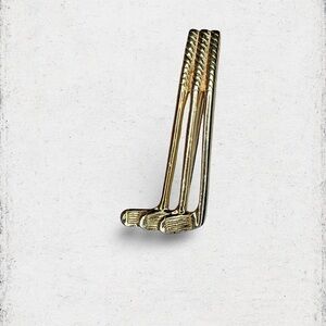 4509u. Golfclub Goldtone Brooch Vintage